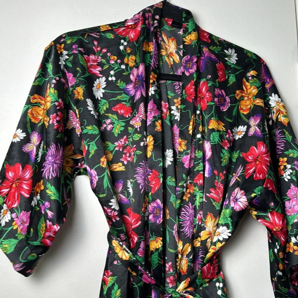 Victoria's Secret Black and Floral Kimono Silky Wrap Robe Size S/M - Picture 2 of 6